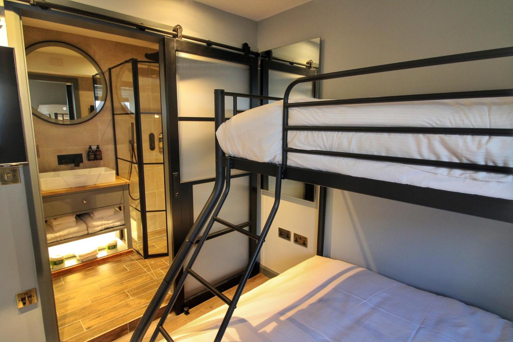 Pinnacle Suites Hotel كاوز المظهر الخارجي الصورة